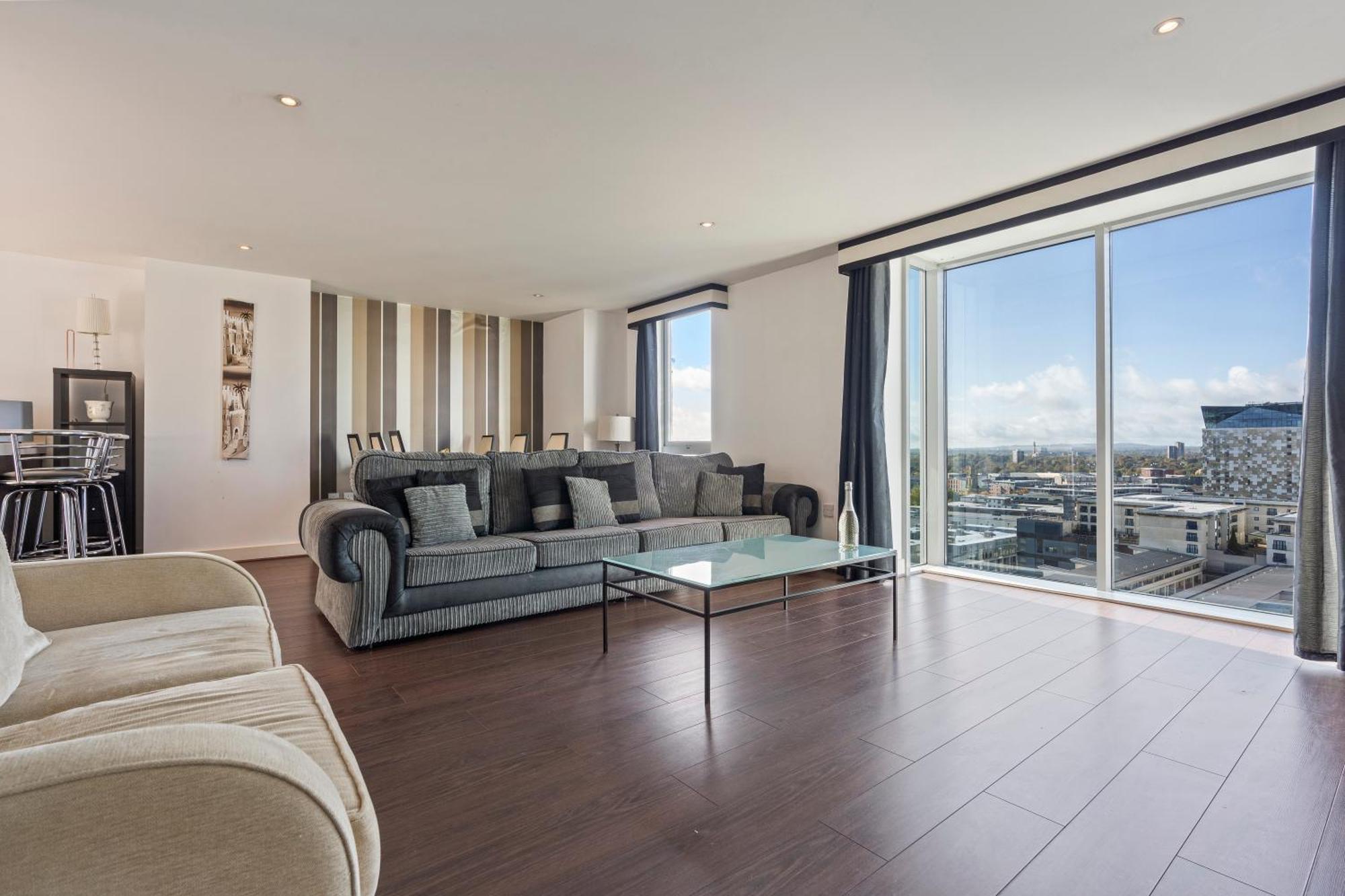 Ultra Luxury! View In Centre!! * Birmingham